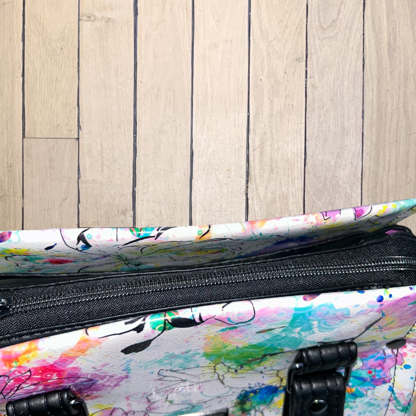 Abstract Flower Flap Vadon Hand and Crossbody Bag